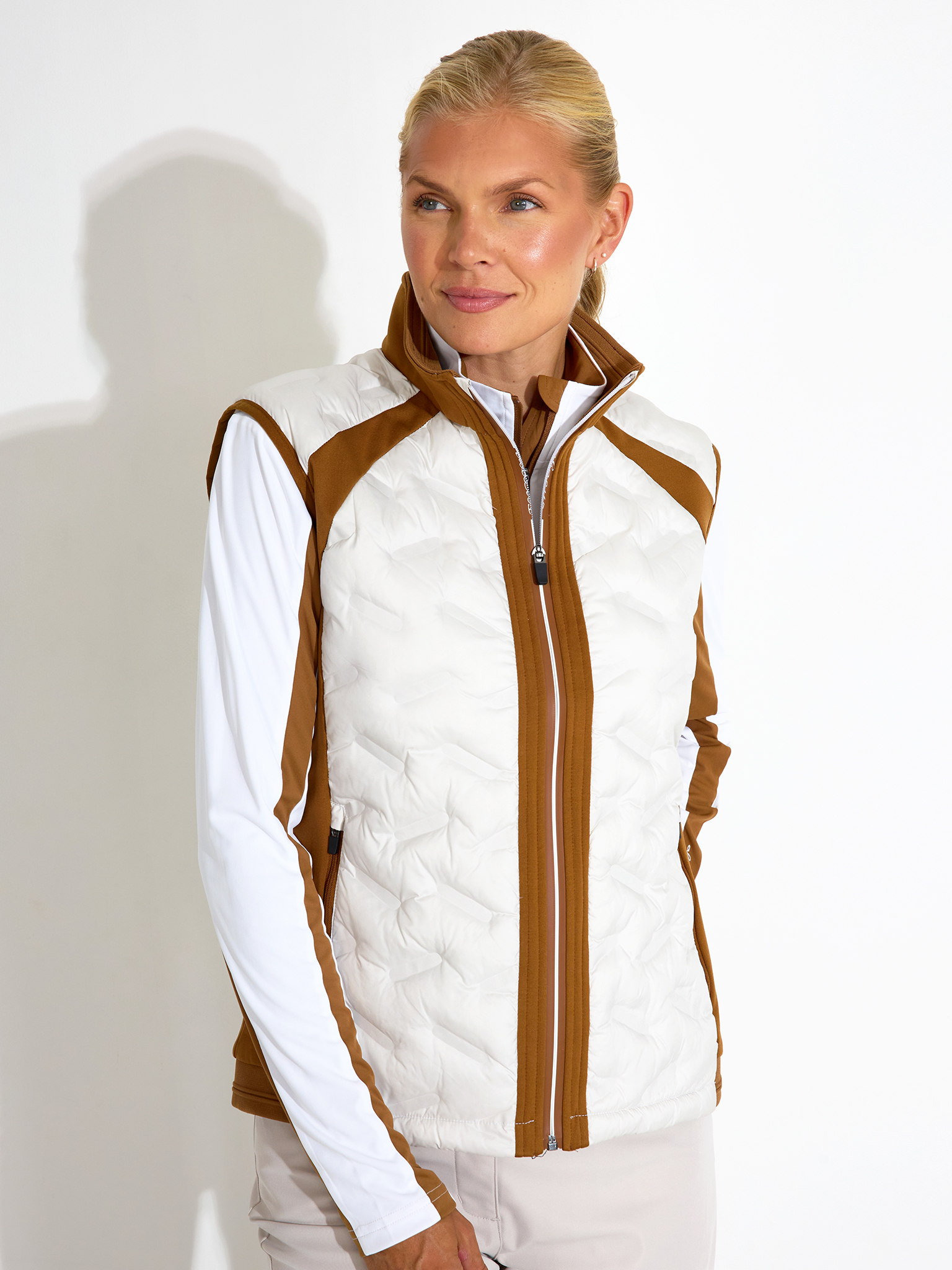 Lds Portrush hybrid vest - cognac i gruppen DAM / Alla damkläder hos Abacus Sportswear (2345135)
