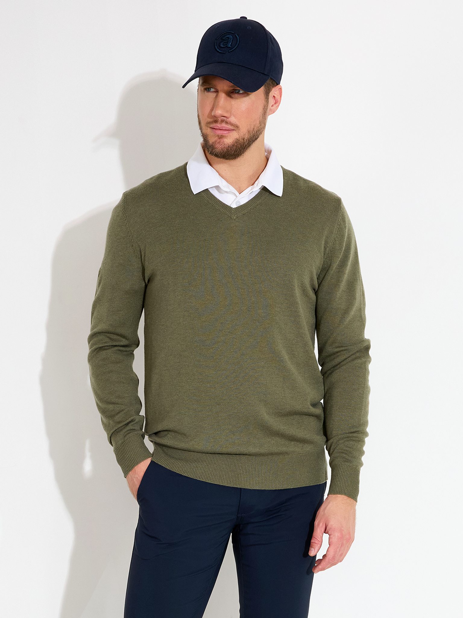 Mens Liffin V-neck pullover - forest in the group MEN / All clothing at Abacus Sportswear (6399517)