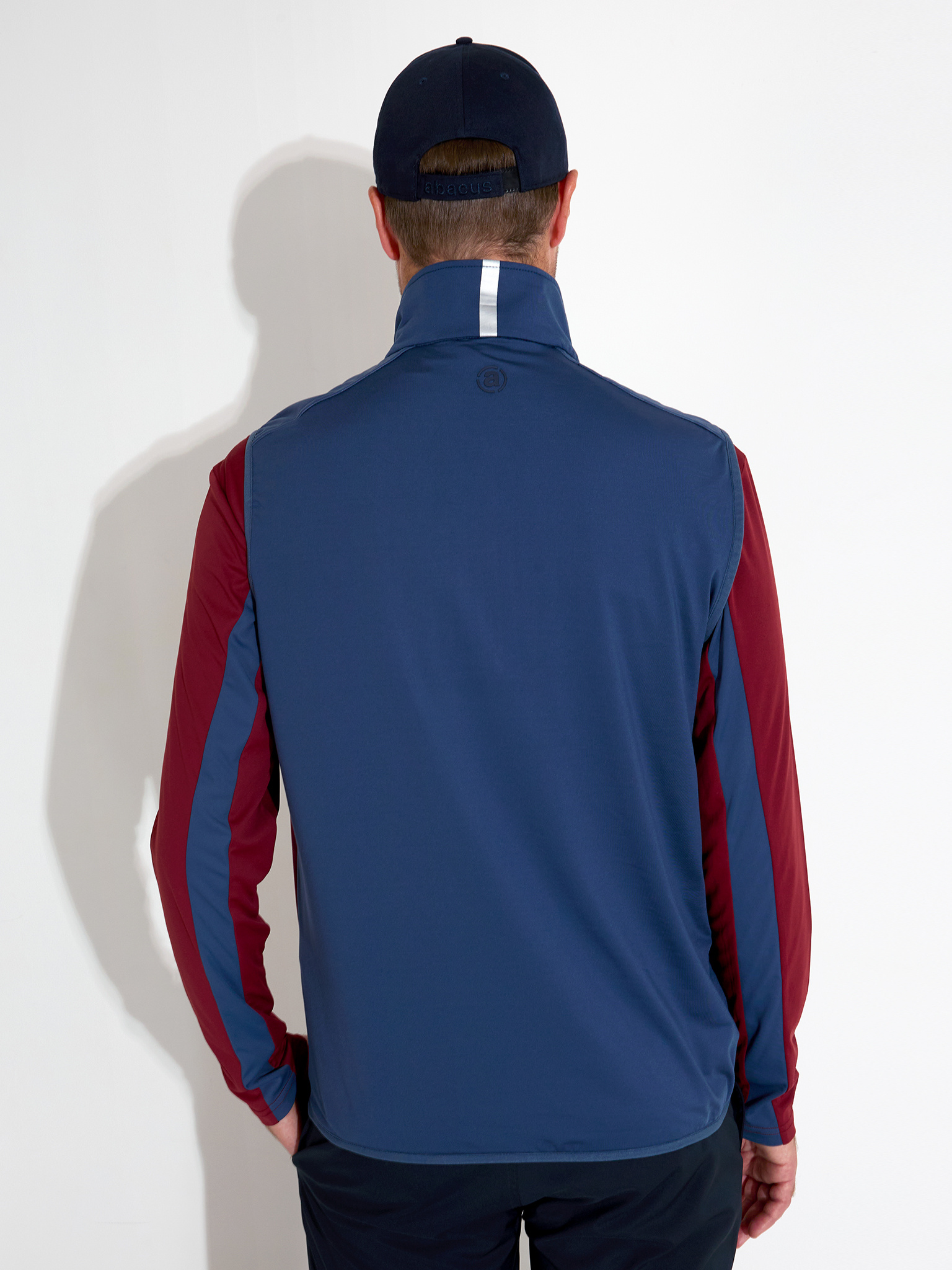 Mens Kingsbarns hybrid vest - cranberry
