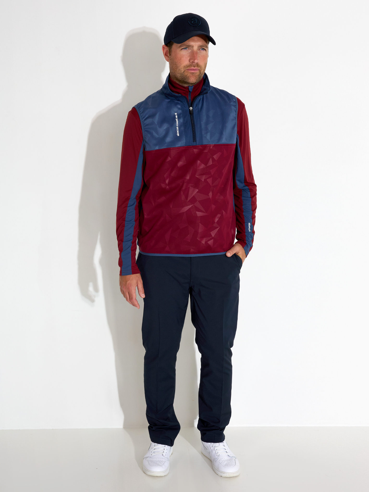 Mens Kingsbarns hybrid vest - cranberry