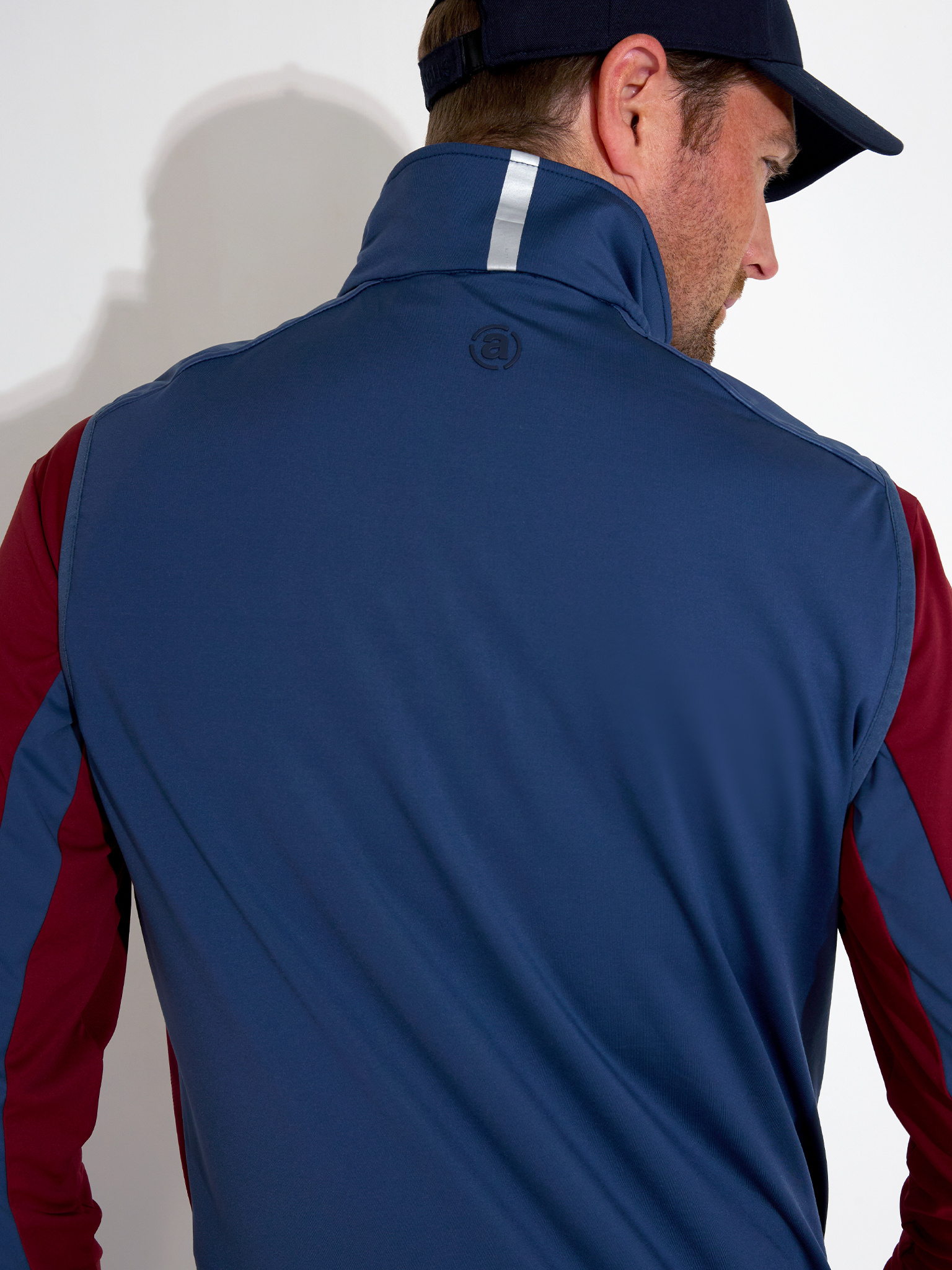 Mens Kingsbarns hybrid vest - cranberry