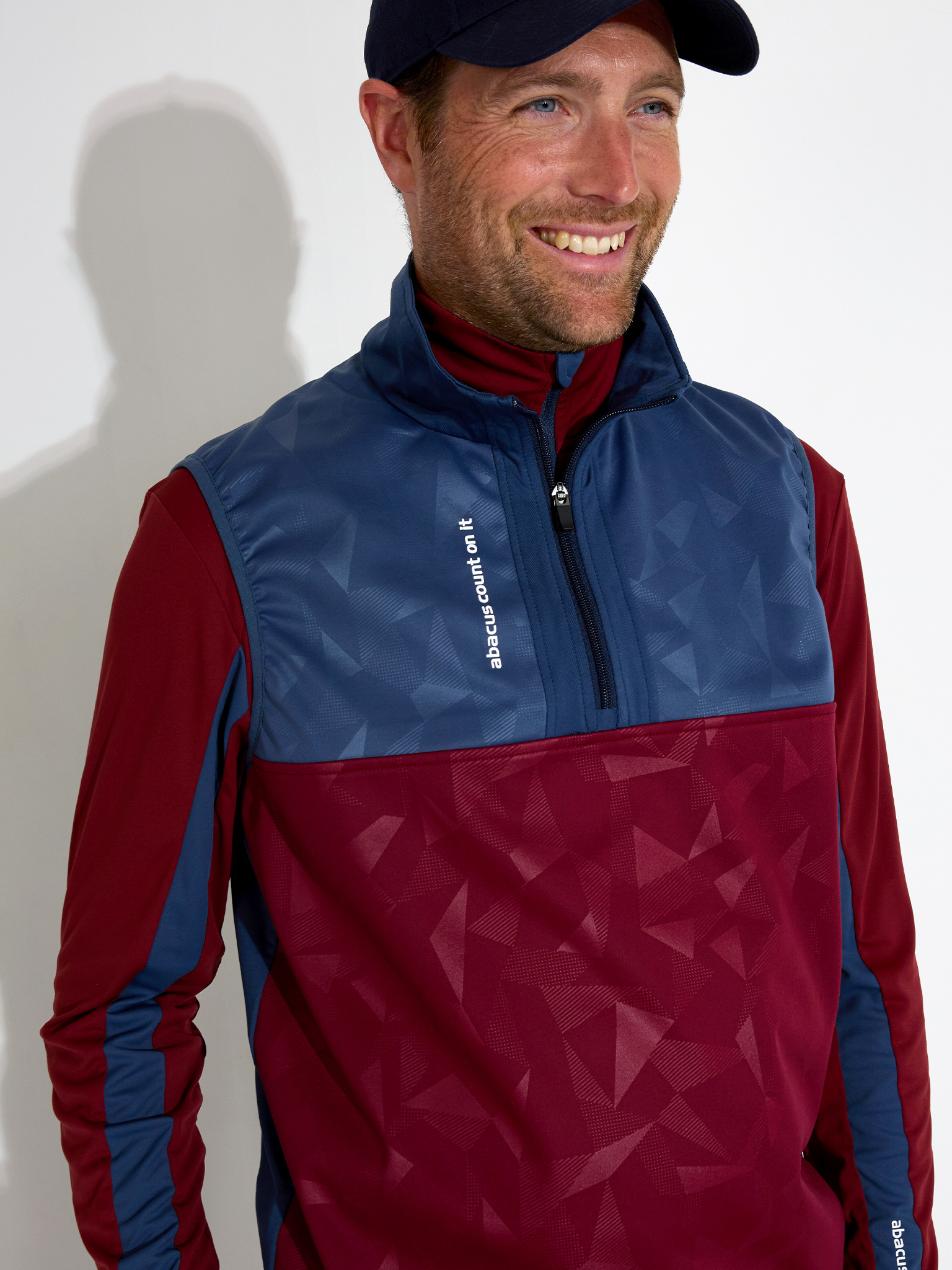 Mens Kingsbarns hybrid vest - cranberry